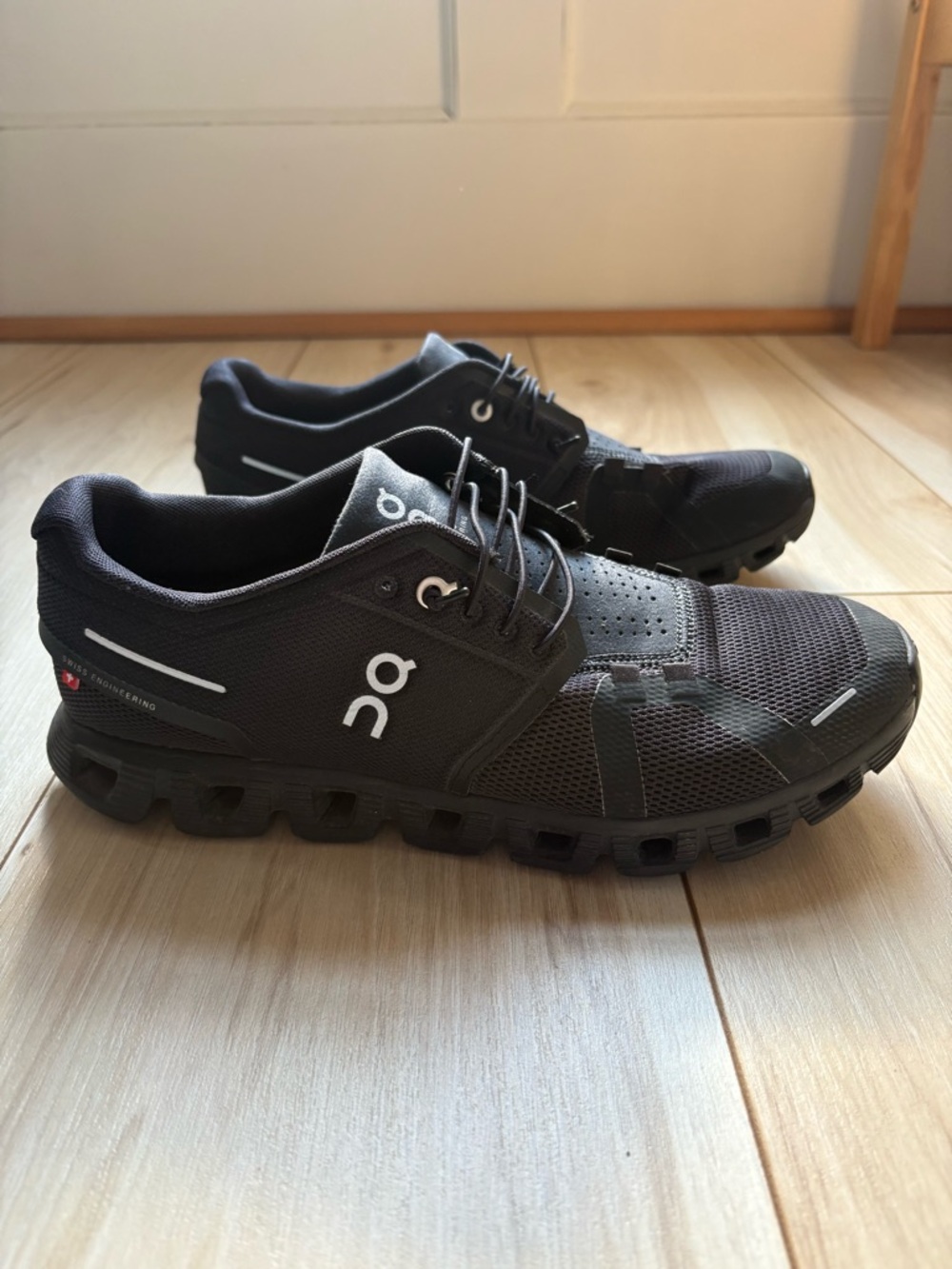 On Running Cloud Sneakers Womens 10 Black Athletic Running Shoes Lightweight